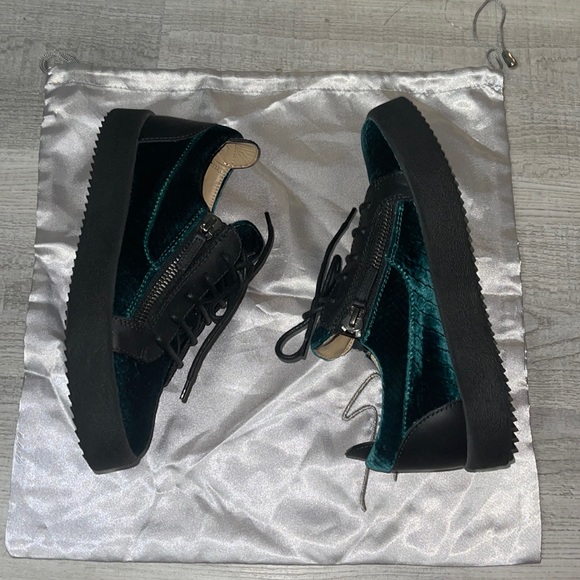 Giuseppe Zanotti - Picture 4 of 5